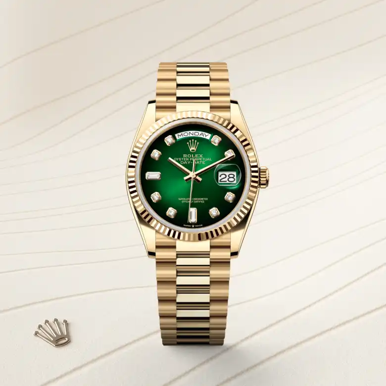 Rolex Day-Date 36 in yellow gold, Green ombré dial set with diamonds, fluted bezel, and President bracelet - AH Riise