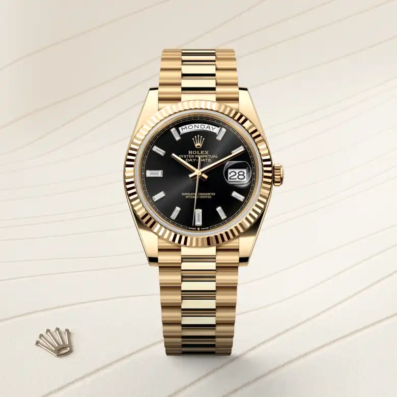 Rolex Day-Date 40 in yellow gold, Bright black dial set with diamonds, fluted bezel and President bracelet - AH Riise