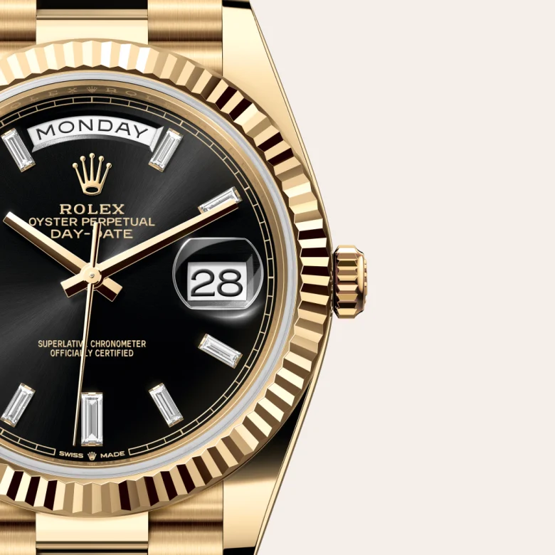 Rolex Day-Date 40 in yellow gold, Bright black dial set with diamonds, fluted bezel and President bracelet - AH Riise